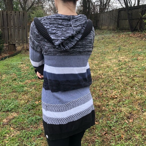 Roxy hooded open front sweater / cardigan. - Picture 3 of 9